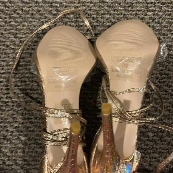 🔥2/$10 3/$12 Akira Metallic Heels size 9 - Picture 5 of 5